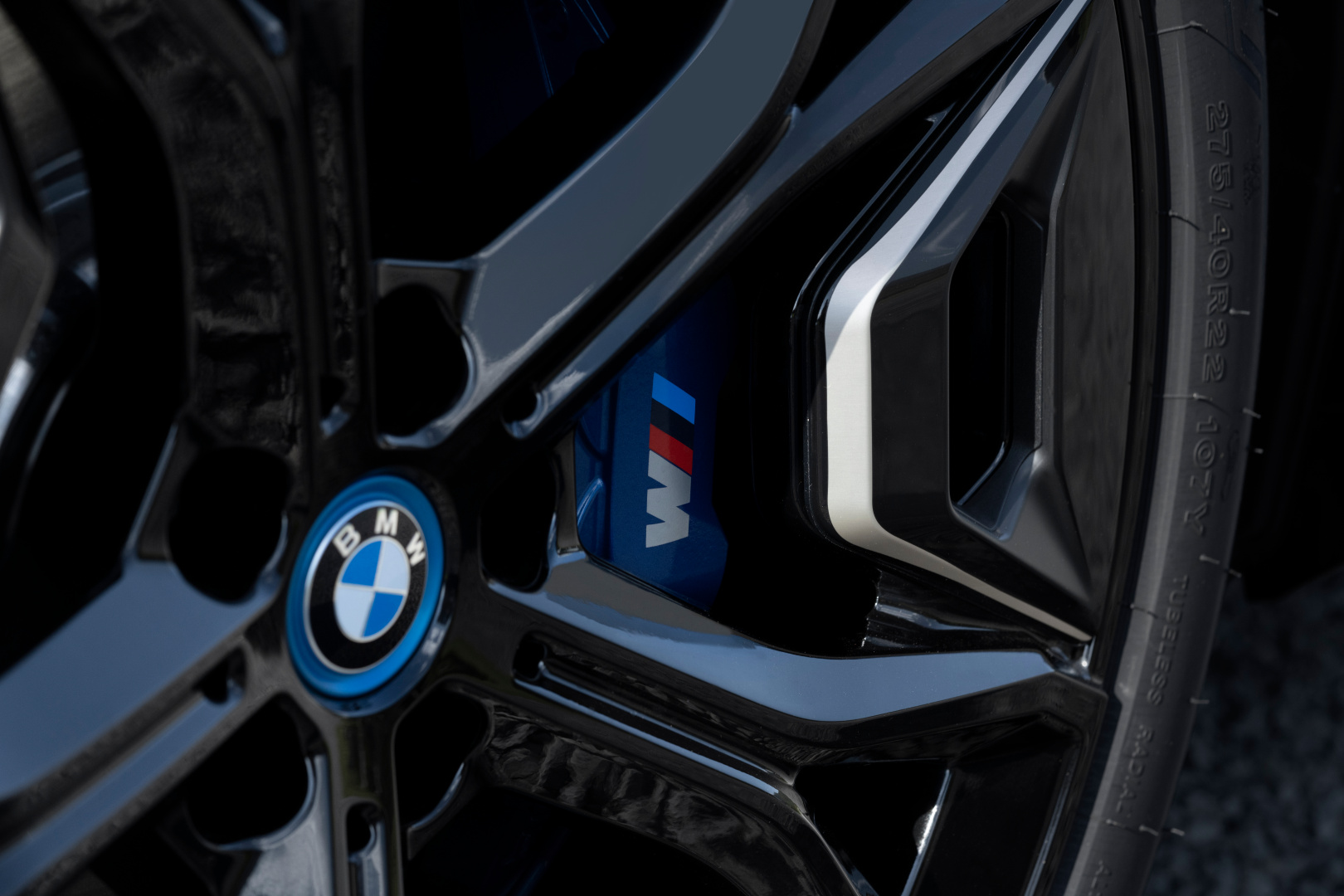SMALL_P90446867_highRes_the-new-bmw-ix-m60-0